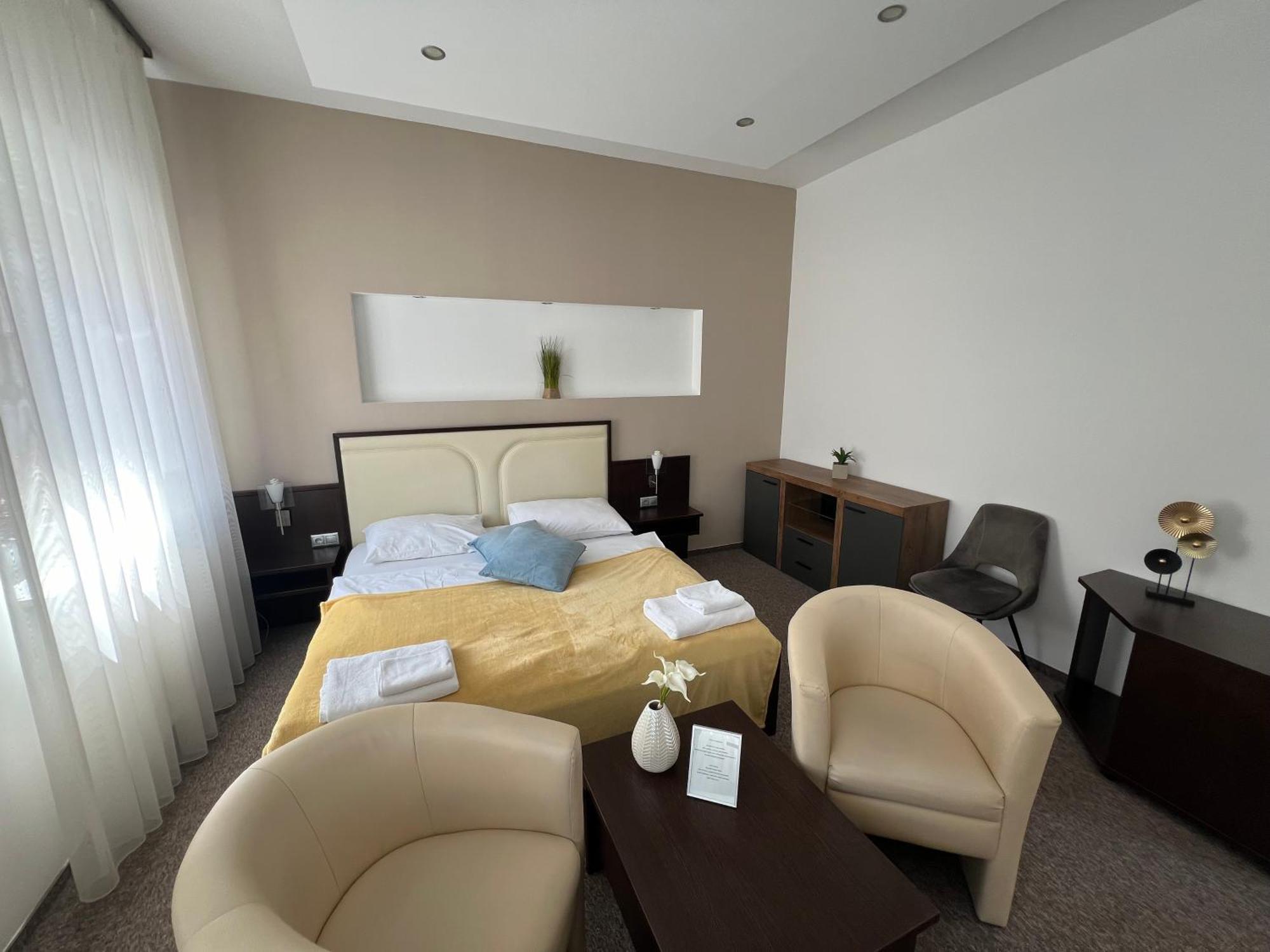 Bed and Breakfast Tulipan Panzio Komárom Zewnętrze zdjęcie