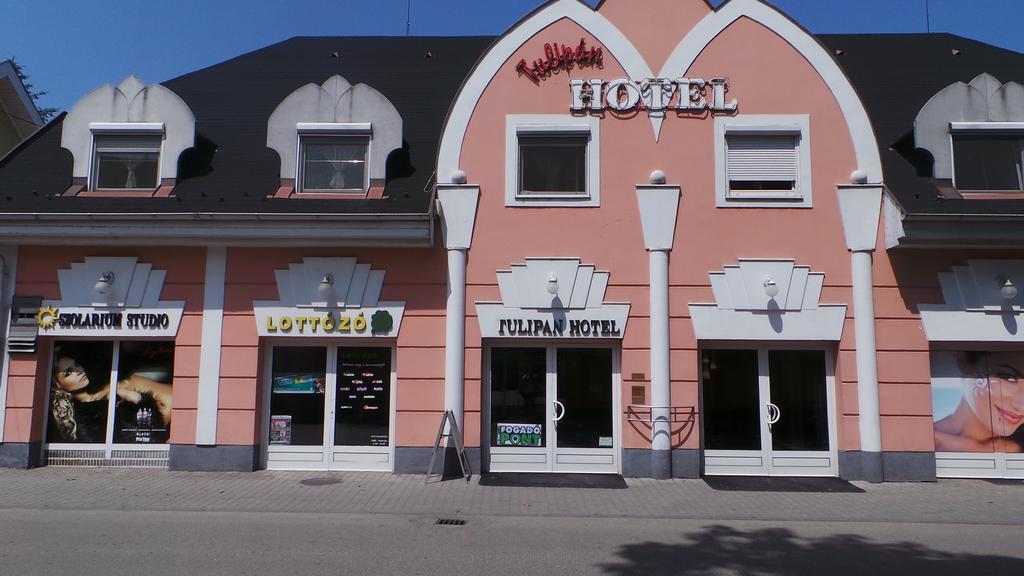 Bed and Breakfast Tulipan Panzio Komárom Zewnętrze zdjęcie